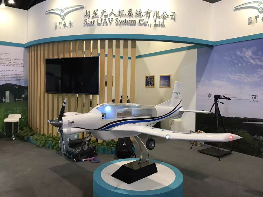 新加坡航展上展示的中国无人运输机at200模型.
