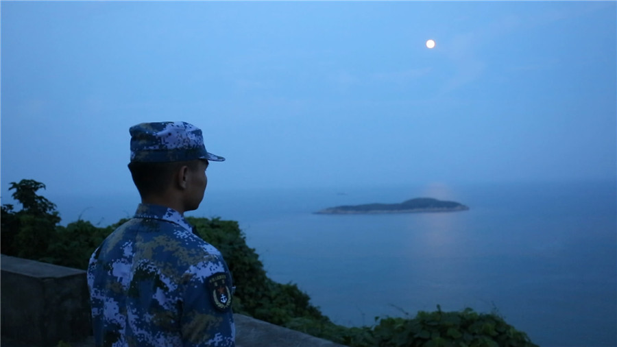 驻守披山岛,海的这边是什么