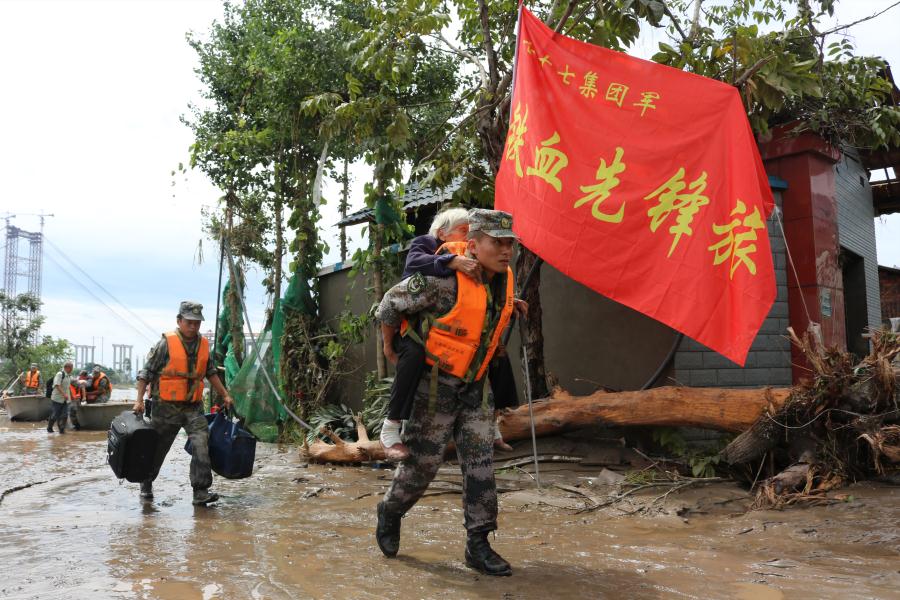 第77集团军某旅全力抢险救灾