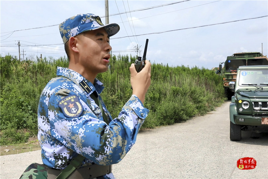 直击演训场丨东部战区海军某岸导团穿越毒障机动制胜