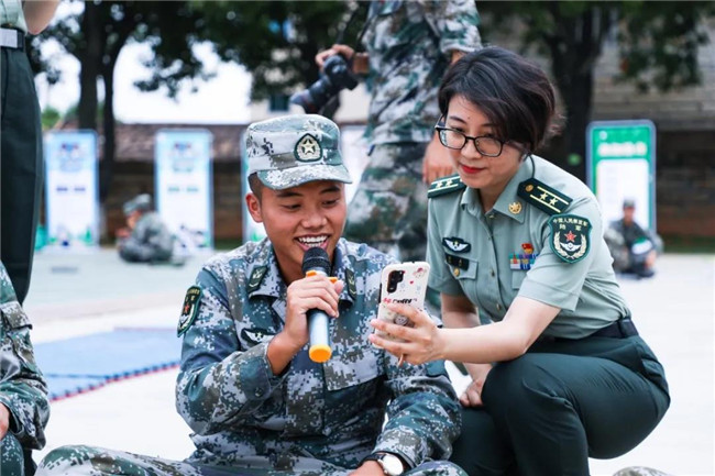 "健康使者"走进"飞龙"特战旅,官兵们乐开花了