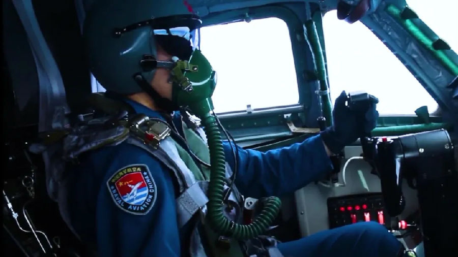 海军航空兵开展新飞行员改装飞行训练