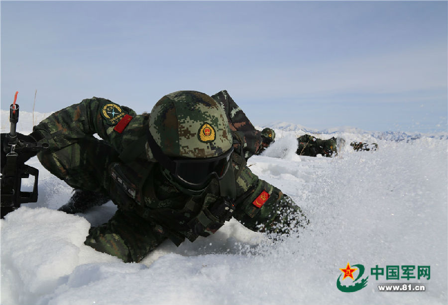 目击武警新疆总队万名官兵风雪严寒锤炼实战本领