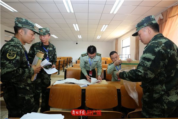 武警雲南森林總隊報考生長幹部和士官專業的375名武警男女考生,在經過