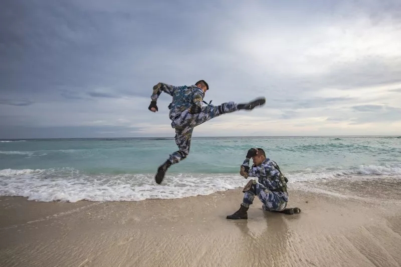 水兵与大海图片图片