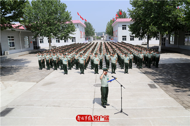 武警北京總隊舉行2019年畢業學員重溫軍人誓詞儀式