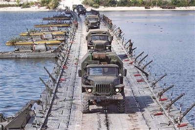 超重型舟桥来了俄工程兵装备升级换代