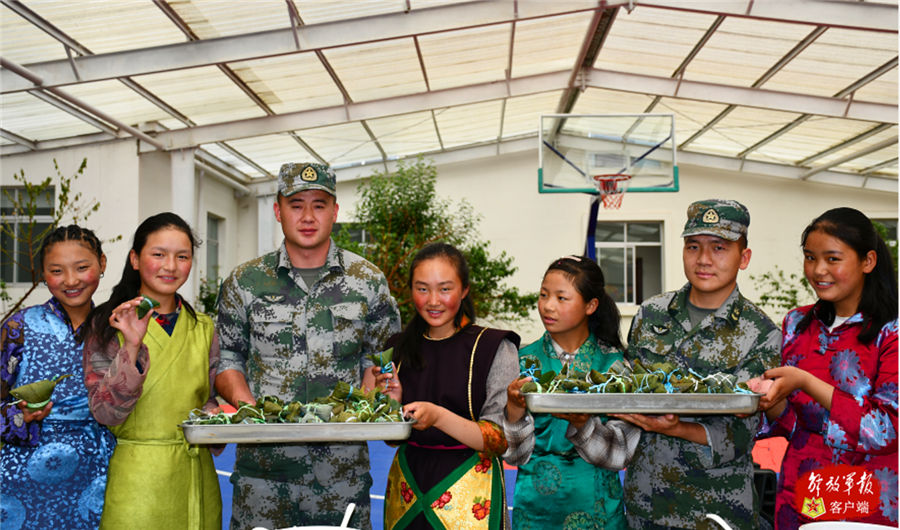 濃情端午,川藏兵站部官兵與藏族師生共度佳節