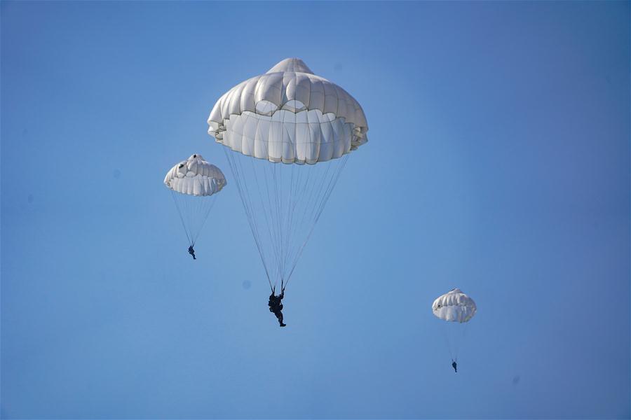 伞兵9d型降落伞图片